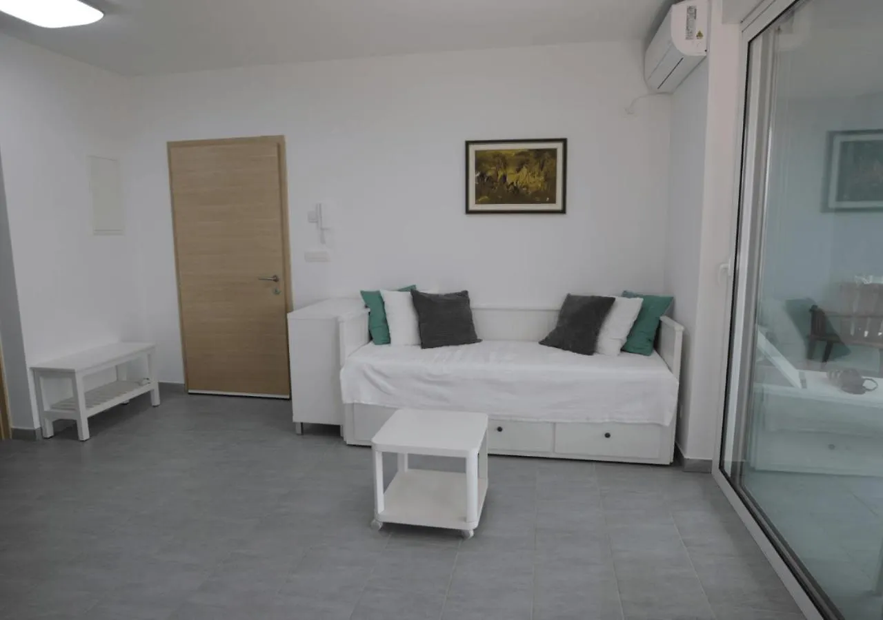 Anai Jadranovo Apartment 0*,